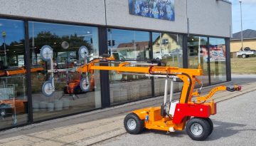 SL 609 glazing robot.