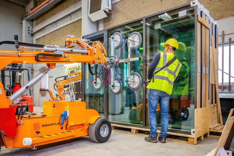 The all new Smartlift SL 1008 glazing robot.