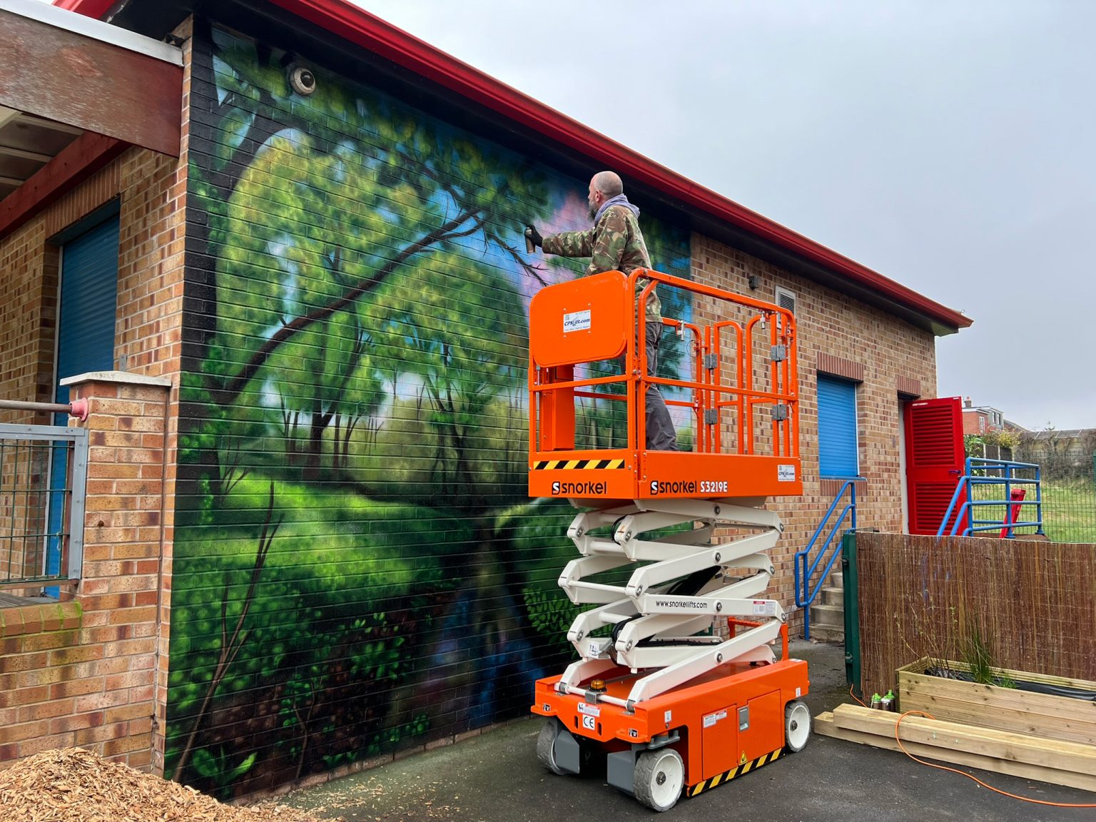 Art Soars to New Heights - Scissor Lift Helps Elevate Graffiti Project ...