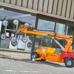 The SL 1009 glazing robot from Smartlift lifting a large pane of glass into position.
